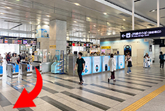 1JR大阪駅連絡橋口の改札を出て右