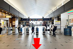 1JR宝塚駅の改札を出ます