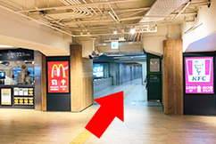 1京阪枚方市駅の構内にあるマクドナルドの看板横の連絡通路を進みつきあたり右側の階段を上がって下さい
