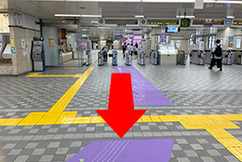 1阪急宝塚駅の改札を出ます