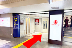 1阪急河原町駅5番出口を出ます