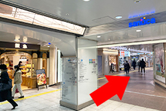 2パン屋さん横からsanticaに入ります