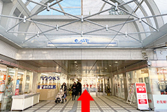 4アステ川西の2階入り口より店内に入ってください