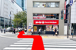 5芝田1の大通りの交差点をファーストキッチン側へ-渡りそのまま直進