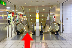 6すぐにエスカレーターがありますので1階へ降りてください