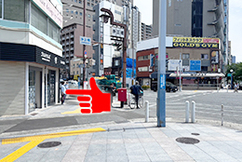 6すぐ左手にブランドハンズ福島店
