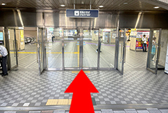 6阪急宝塚駅構内へ入ります