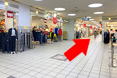 7 1階へ降りたら右手に2軒分直進してください