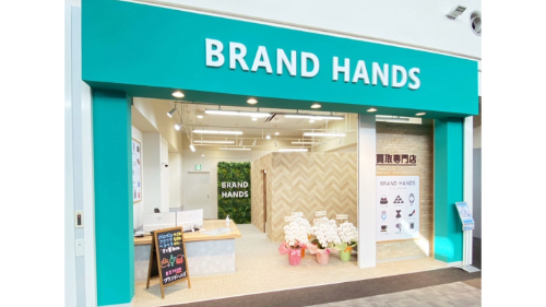 ブランドハンズは明るい店内