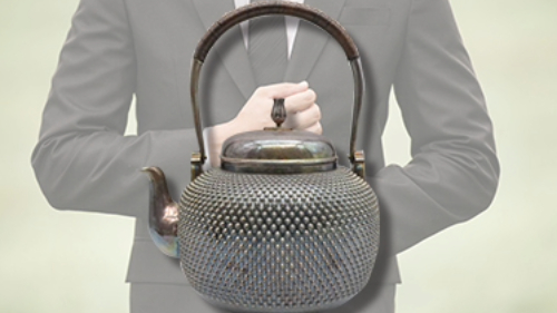 銀瓶に詳しい鑑定士が在中