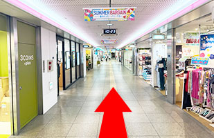 3難波店へのアクセス-突き当りまで直進