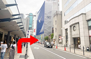 4梅田茶屋町店へのアクセス-ミズノオオサカ茶屋町のビルの1階にブランドハンズ梅田茶屋町店