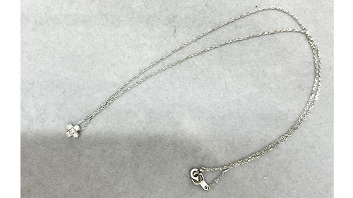 4℃のダイヤモンドネックレス全体