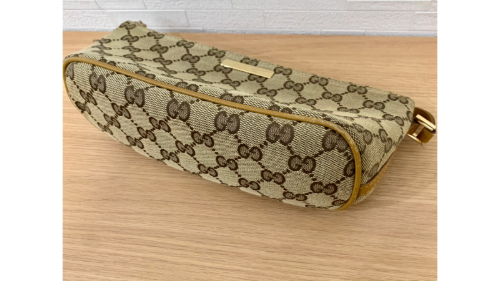 グッチのGGキャンバスアクセサリーポーチ角