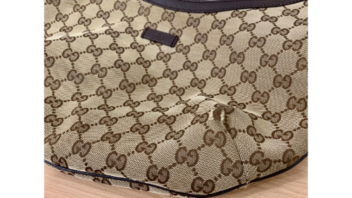グッチのGGキャンバスショルダーバッグ角