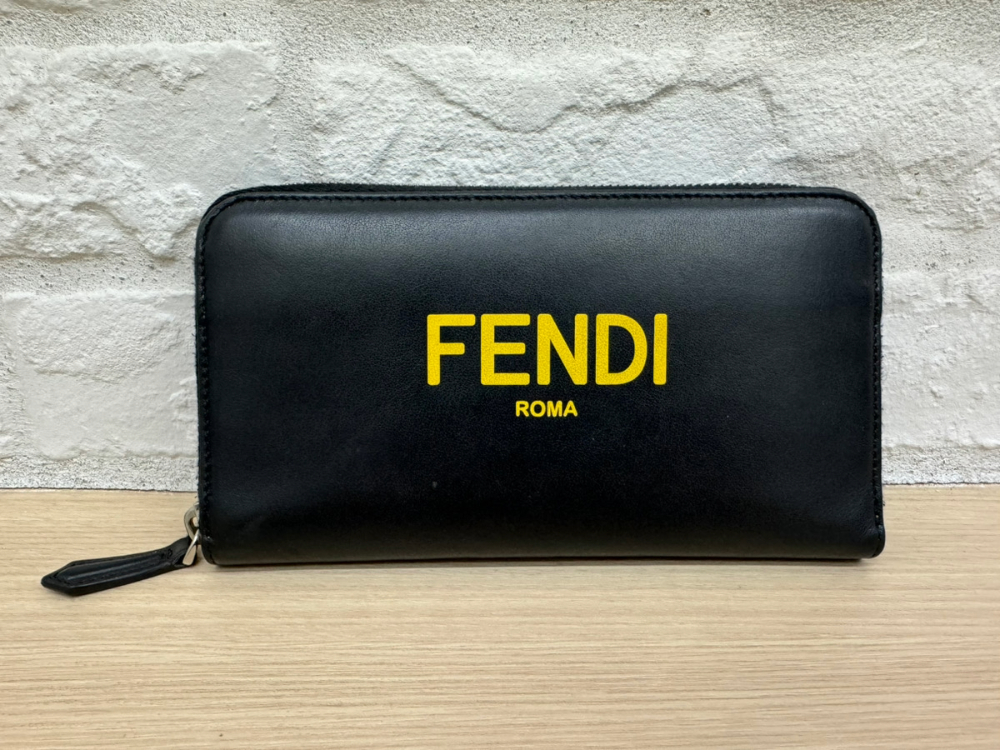 フェンディのラウンドファスナー財布正面