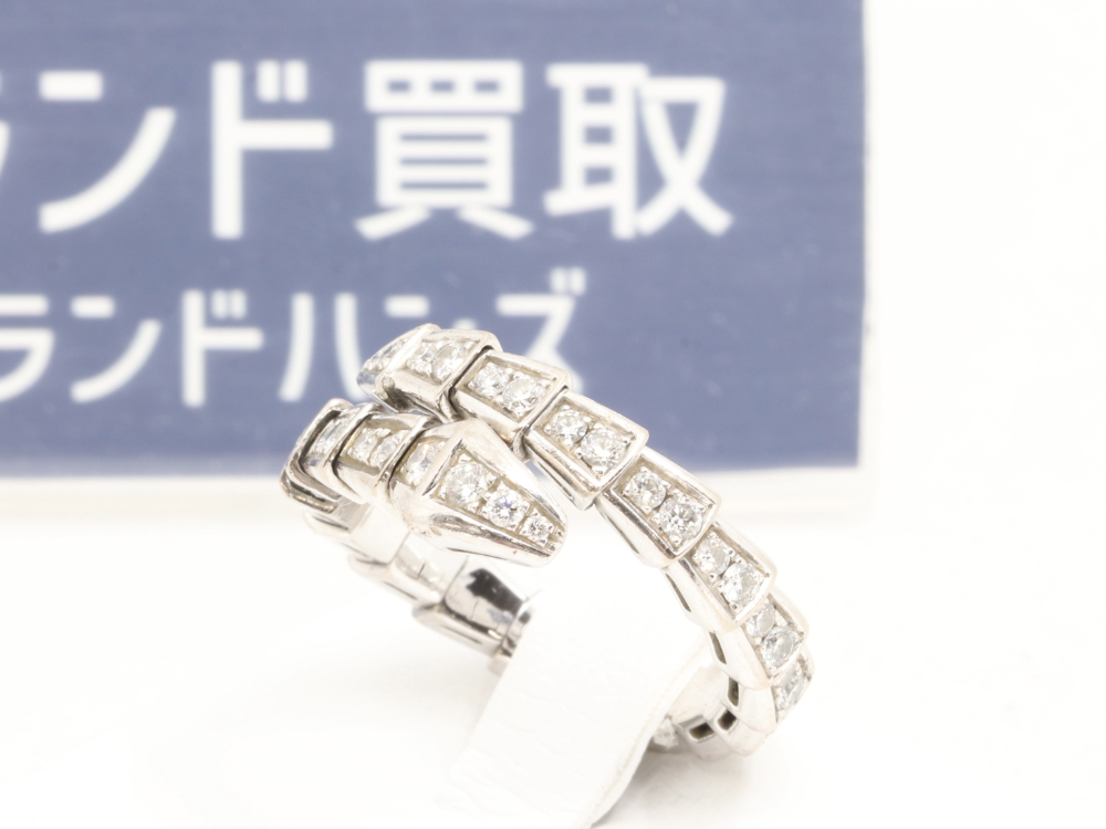 ブルガリのセルペンティリング全体