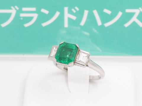 プラチナエメラルドダイヤリング