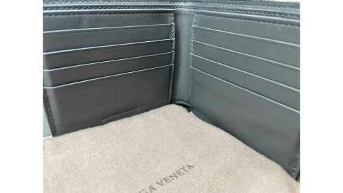 ボッテガイントレチャートの財布内