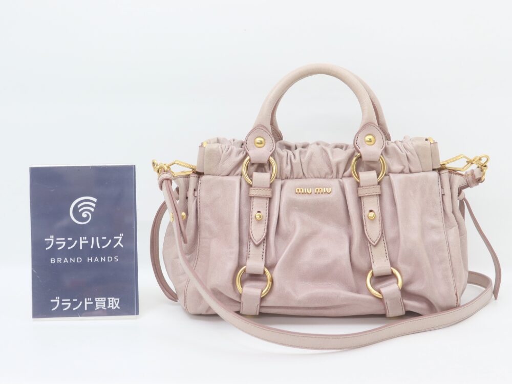 ミュウミュウの2WAYハンドバッグ正面