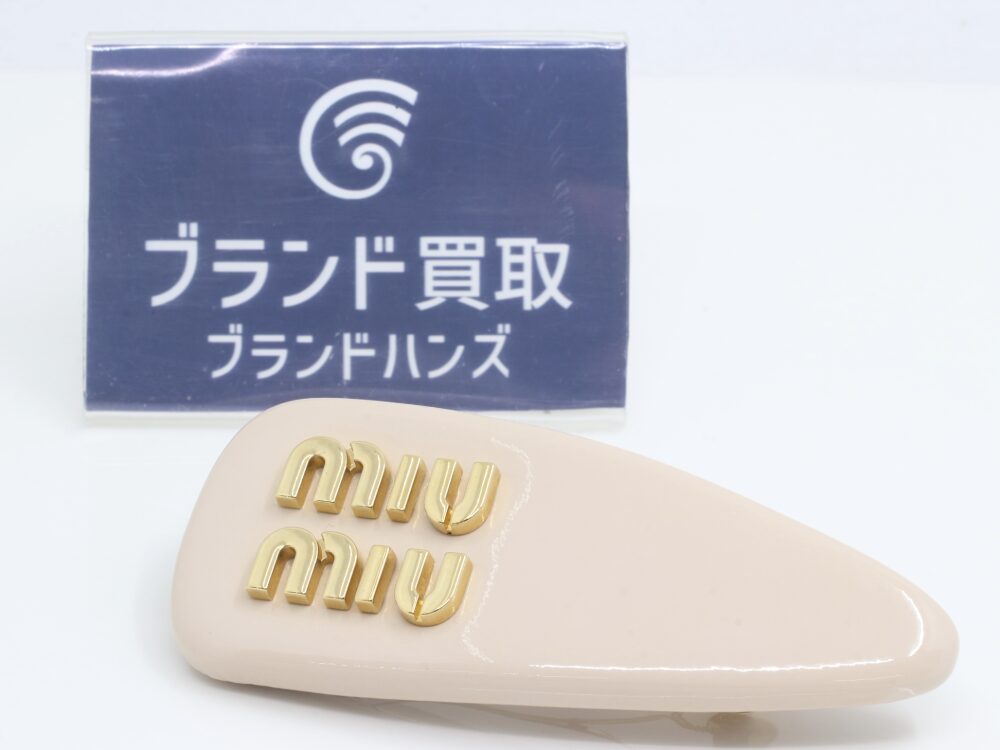 ミュウミュウロゴバレッタ正面