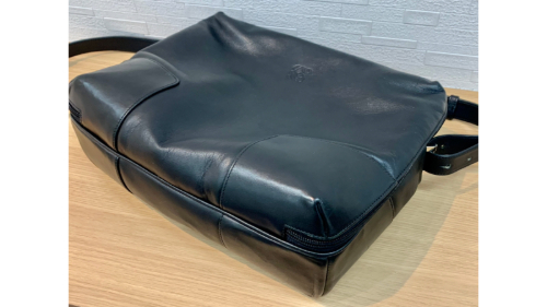 ロエベアナグラムレザーショルダーバッグ角