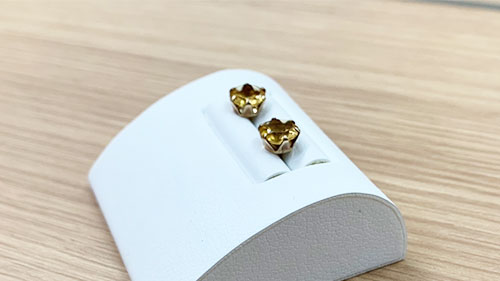 変色有の金K10(10金)シトリンピアス両耳斜め