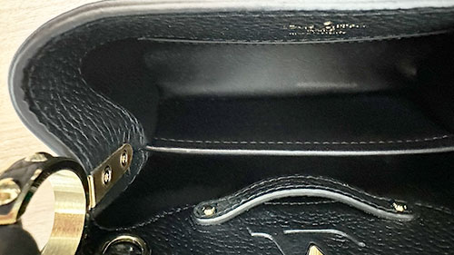 新品のルイヴィトンカプシーヌMINI内側