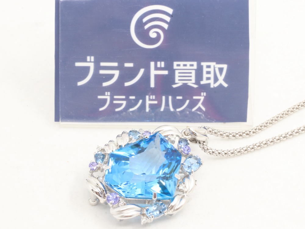 K18WGのブルートパーズメインネックレス全体