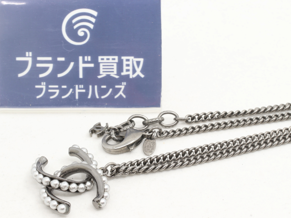 シャネルのココマークネックレス全体