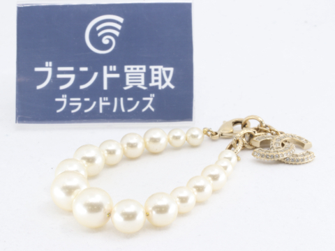シャネルのフェイクパールブレスレット