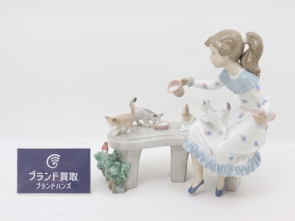 リヤドロミルクの時間陶器人形正面